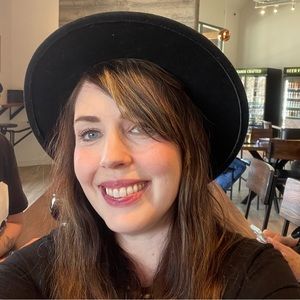 Meet your Posher, Elizabeth